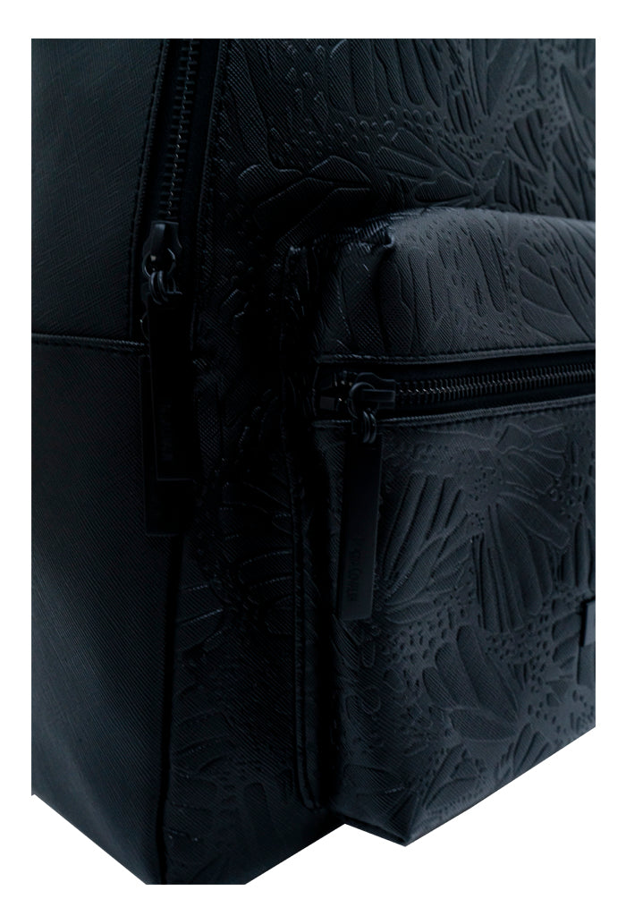 Backpack Nuuk Herraje Negro Grabado Mariposa Negro