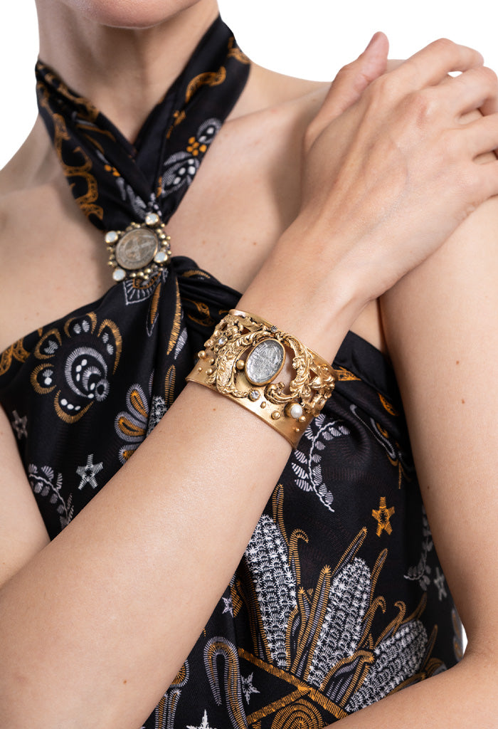 Brazalete Ajustable San Benito Dorado