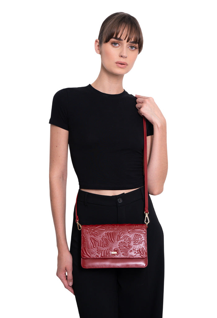 Bolsa Kalan de Piel Grabado Mariposa