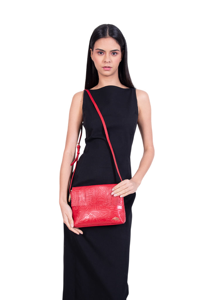 Crossbody Paach de Piel Grabado Mariposa