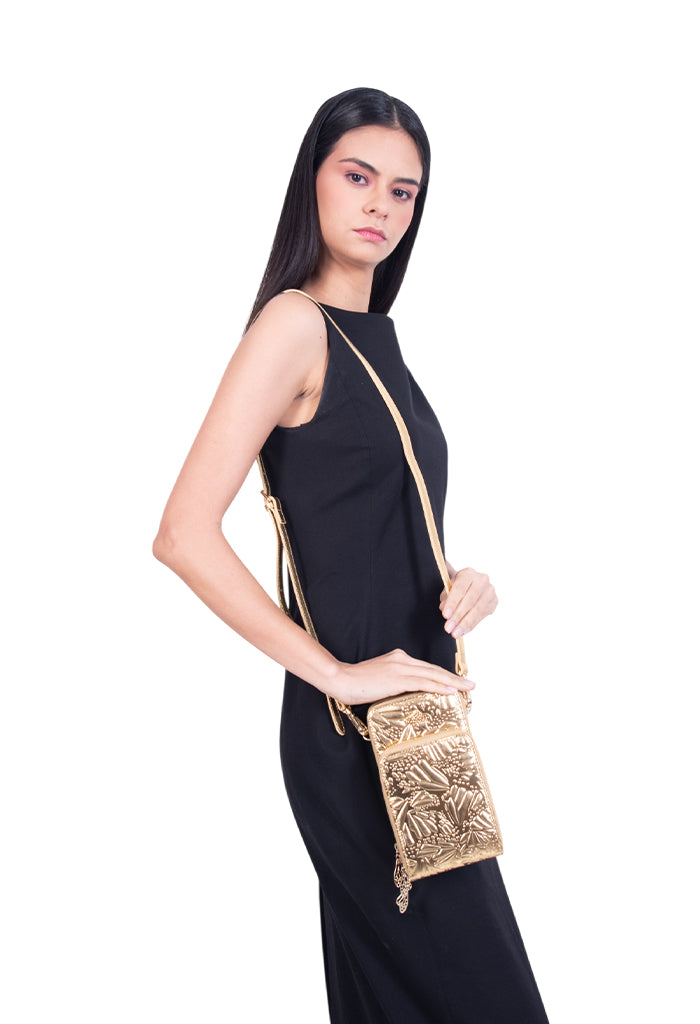 Porta Celular Naab de Piel Grabado Mariposa