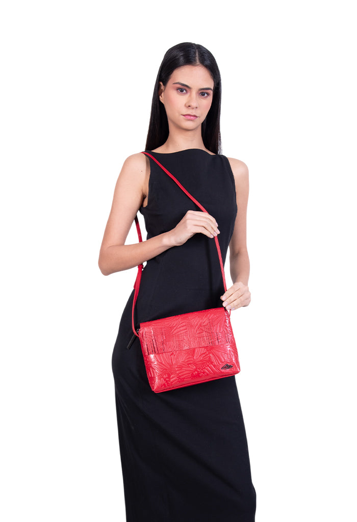 Crossbody Paach de Piel Grabado Mariposa