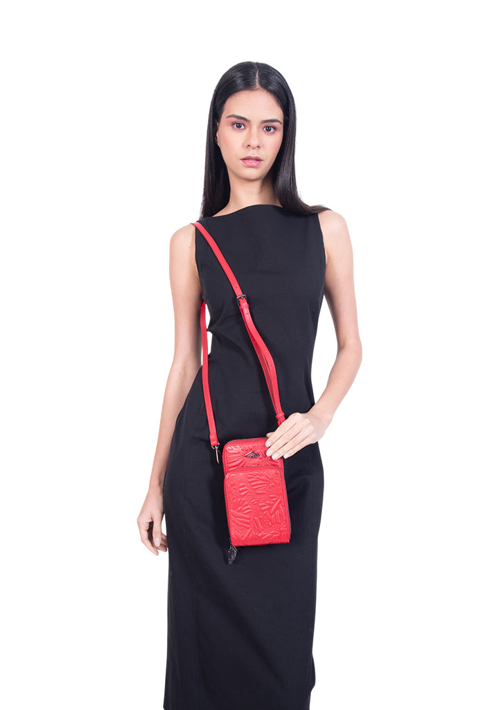 Porta Celular Naab de Piel Grabado Mariposa