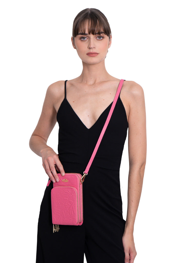 Porta Celular Naab de Piel Grabado Mariposa