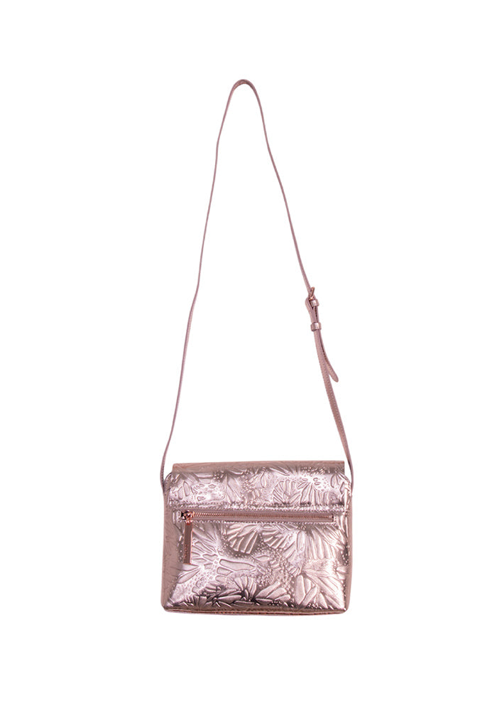 Crossbody Paach de Piel Grabado Mariposa