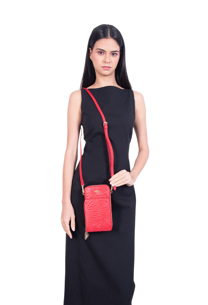 Porta Celular Naab de Piel Grabado Mariposa