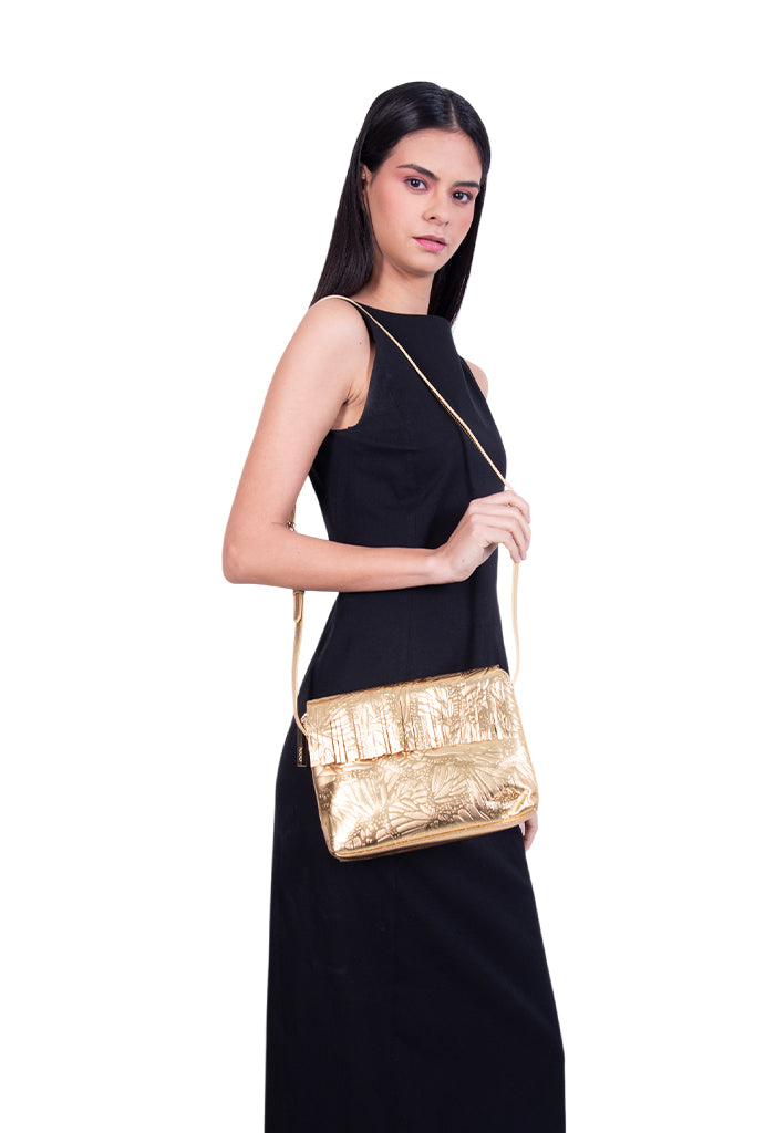 Crossbody Paach de Piel Grabado Mariposa