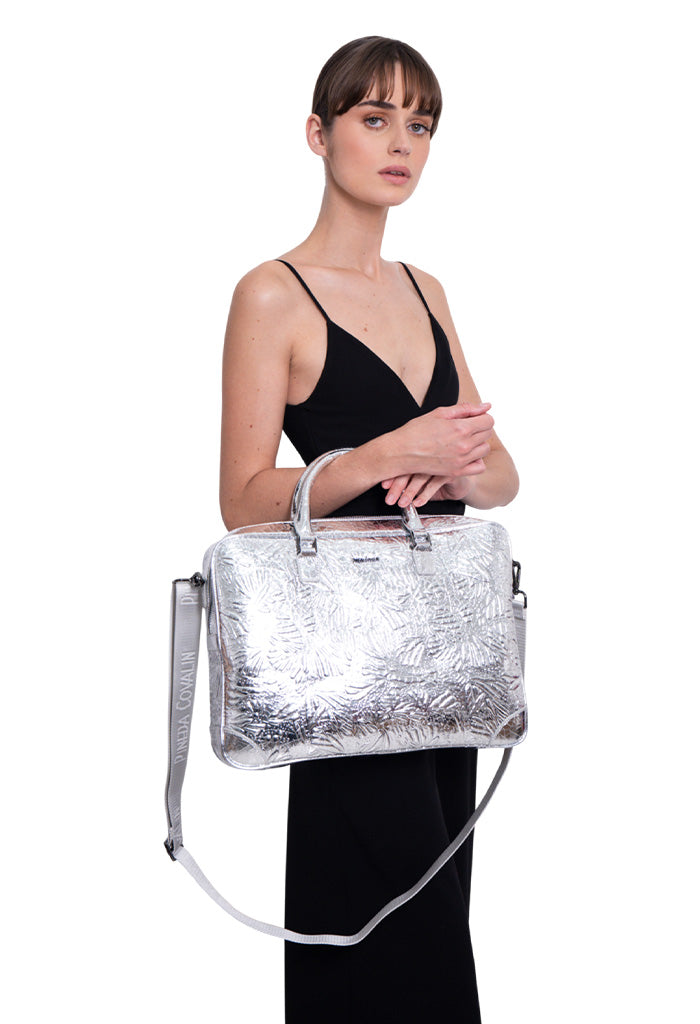 Porta Laptop Tseél de Piel Grabado Mariposa