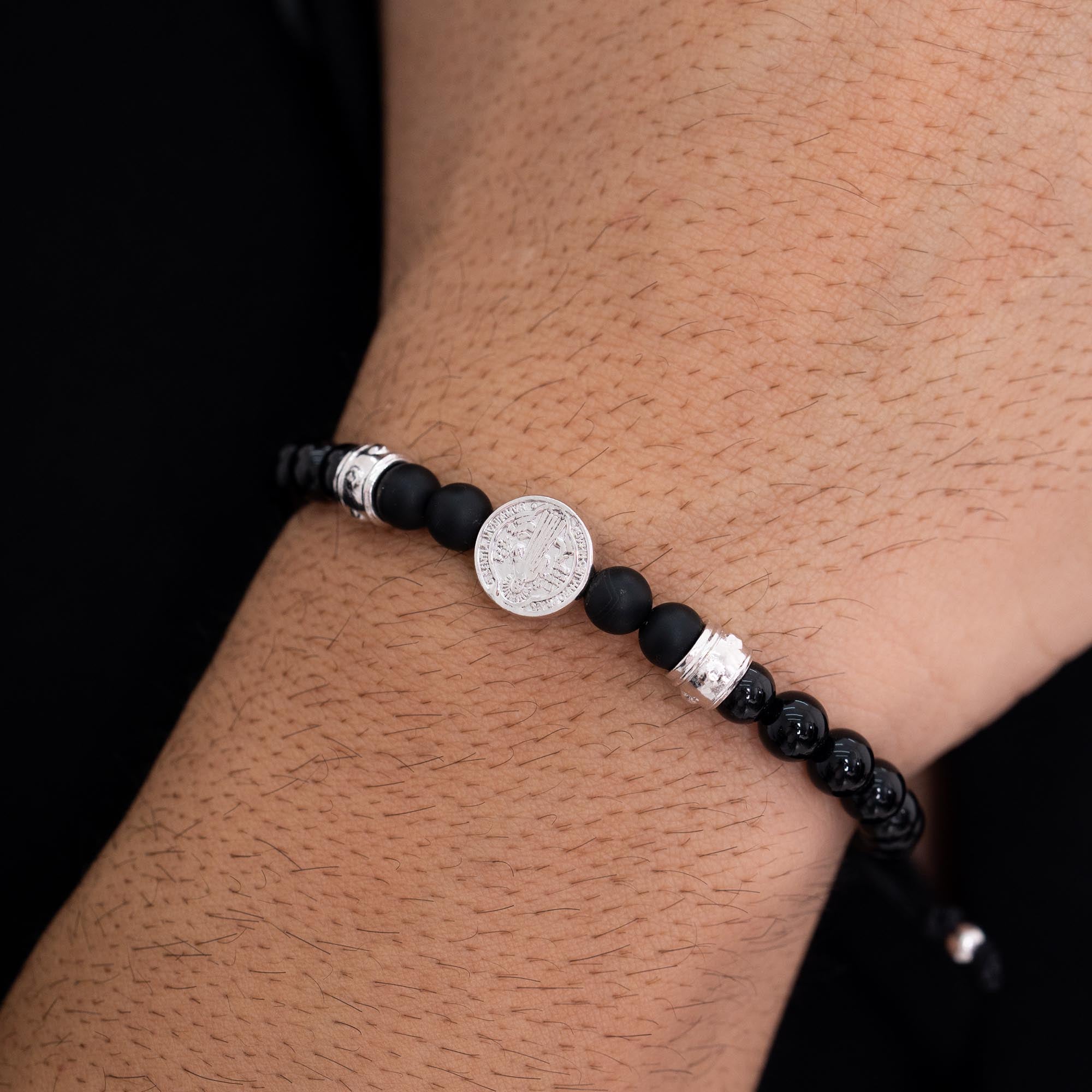 Pulsera San Benito Ónix 2 Separadores Baño Rodio