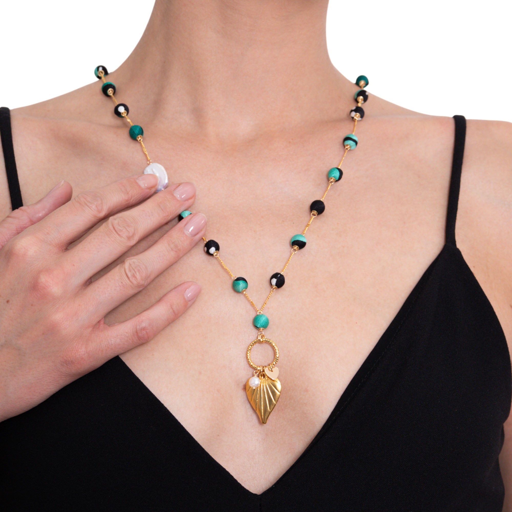 Collar Bolitas Seda Corazón