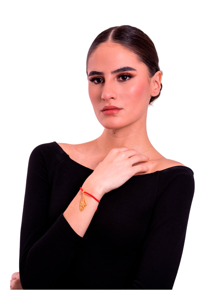Pulsera Tejida con Dije Mariposa Dorado