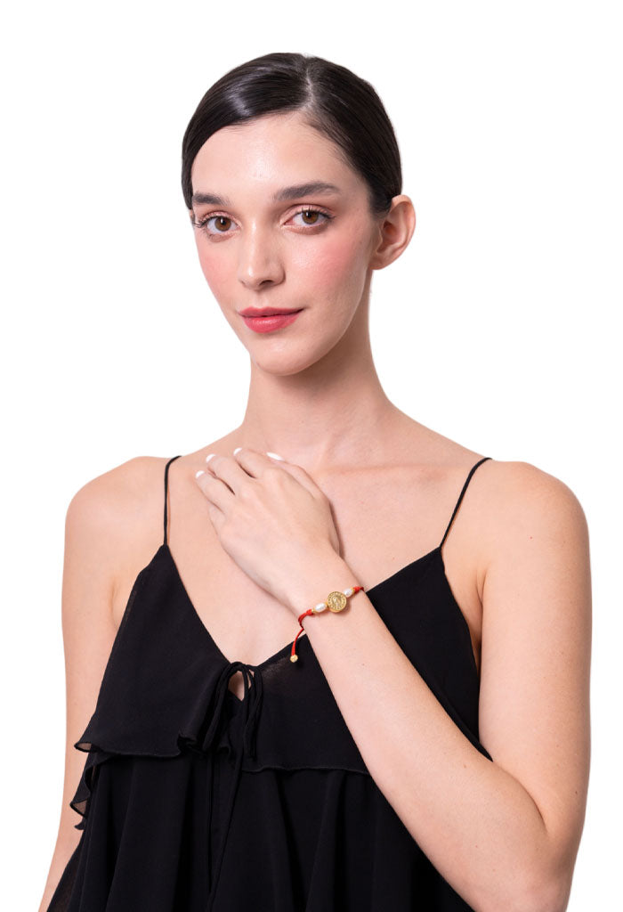 Pulsera Cuero Rojo 2 Perlas Virgen Baño Oro