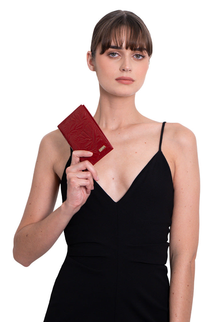 Porta Pasaporte Xuul de Piel Grabado Mariposa