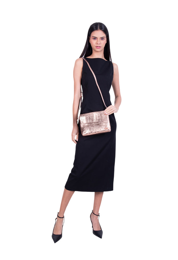 Crossbody Paach de Piel Grabado Mariposa