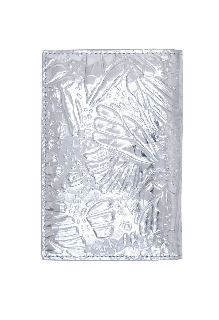 Porta Pasaporte Xuul de Piel Grabado Mariposa