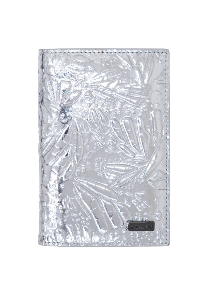 Porta Pasaporte Xuul de Piel Grabado Mariposa