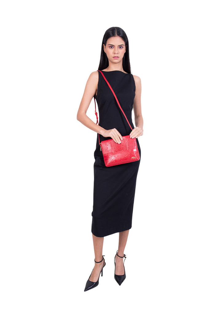 Crossbody Paach de Piel Grabado Mariposa