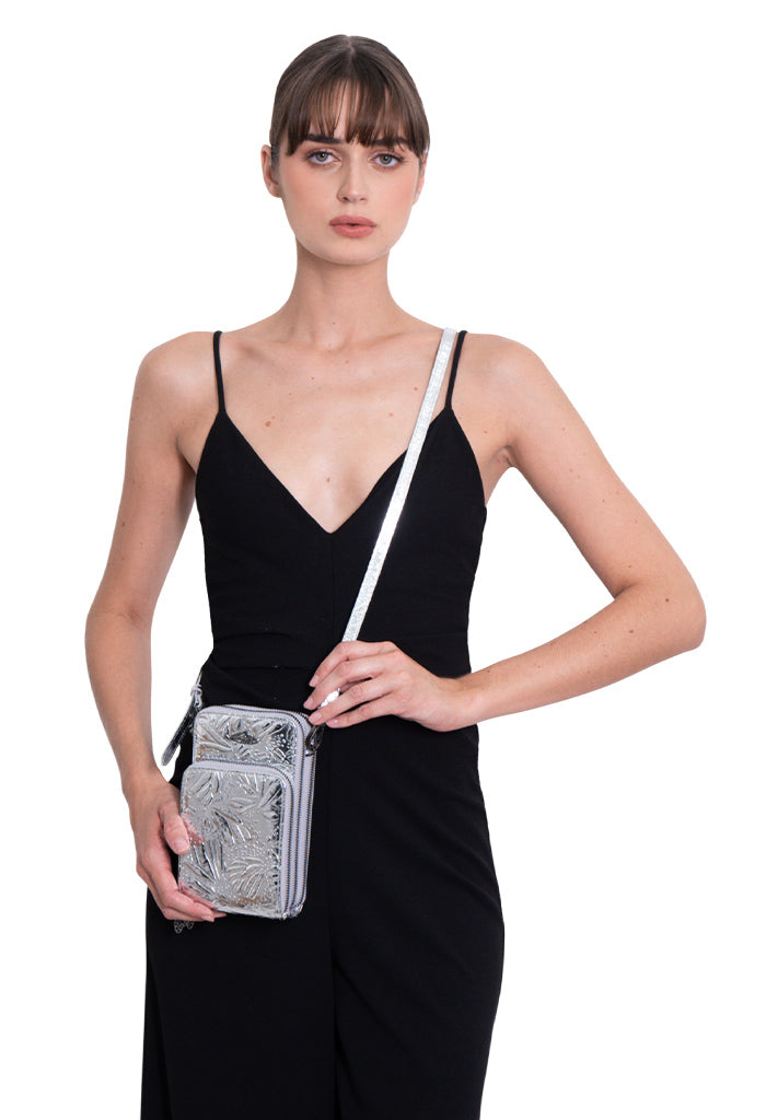 Porta Celular Naab de Piel Grabado Mariposa