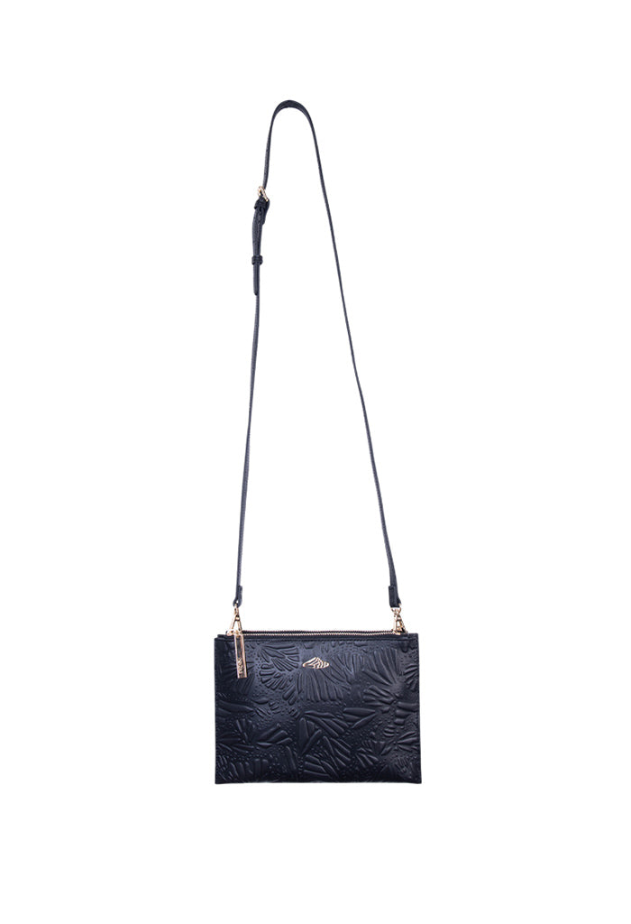 Crossbody Nikté de Piel Grabado Mariposa