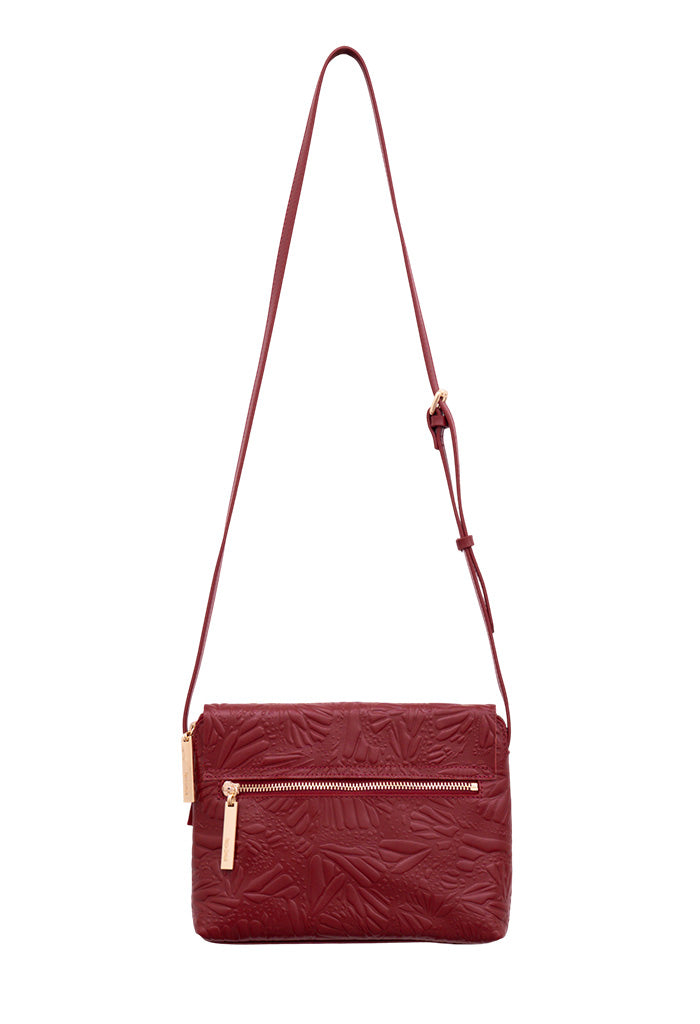 Crossbody Paach de Piel Grabado Mariposa