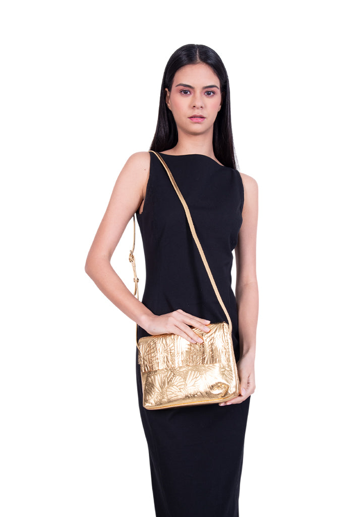 Crossbody Paach de Piel Grabado Mariposa