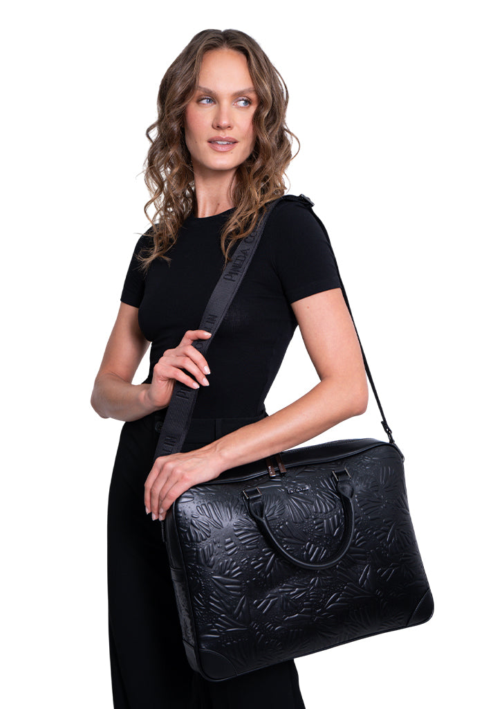 Porta Laptop Tseél de Piel Grabado Mariposa