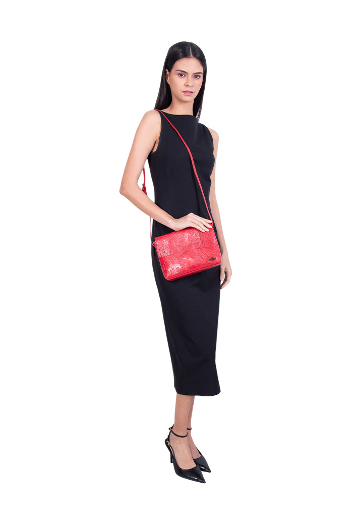 Crossbody Paach de Piel Grabado Mariposa