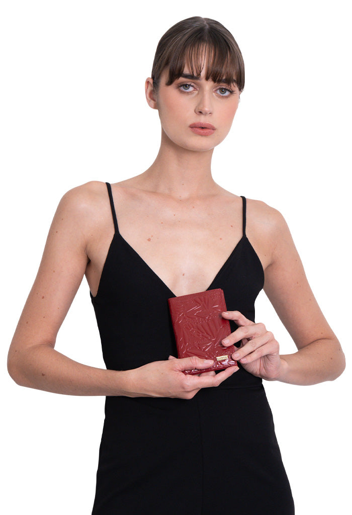 Porta Pasaporte Xuul de Piel Grabado Mariposa